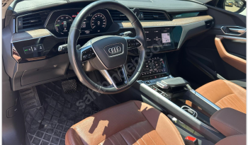 YETKİLİ BAYİDEN’ AUDİ Q8 E-TRON (2023) dolu