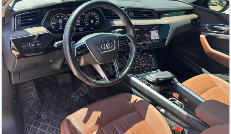 YETKİLİ BAYİDEN’ AUDİ Q8 E-TRON (2023) dolu