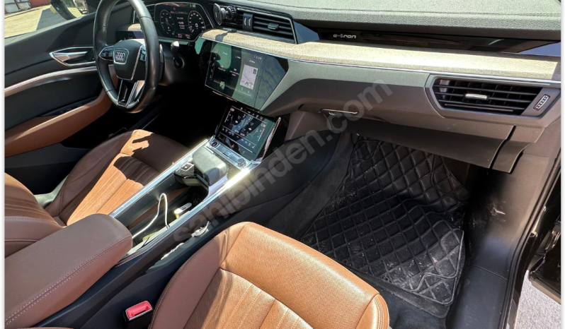 YETKİLİ BAYİDEN’ AUDİ Q8 E-TRON (2023) dolu