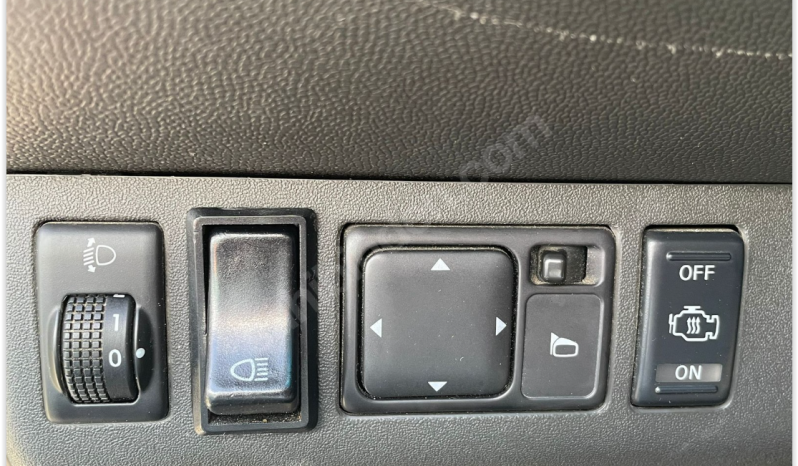 YETKİLİ BAYİDEN’ NİSSAN NAVARA 4×2 SE A/T (2007) dolu